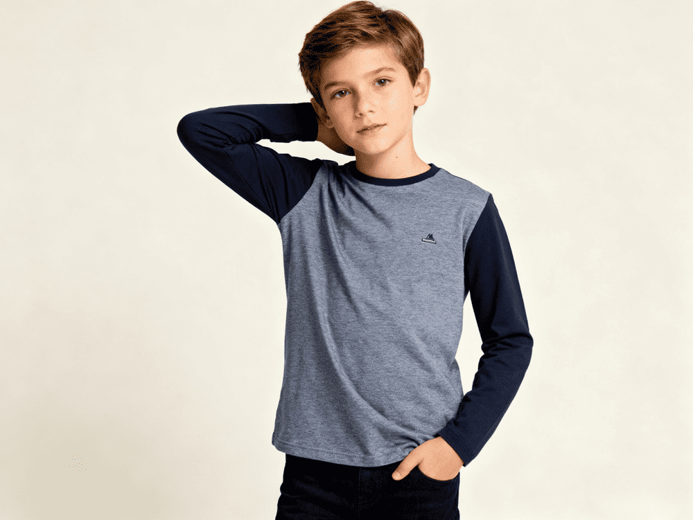 long-sleeved T-shirt