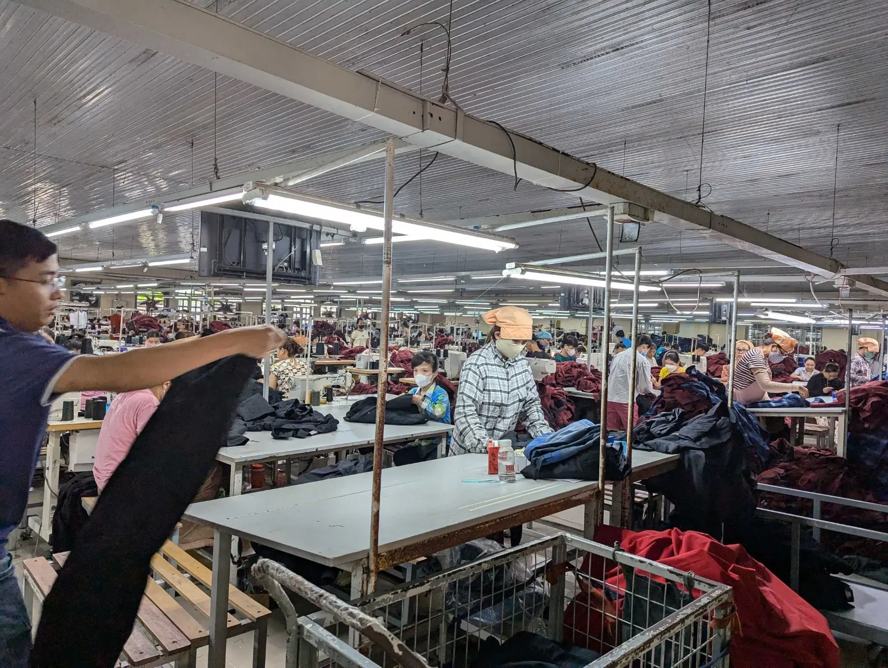 Fábricas de vestuário do Vietnã versus China